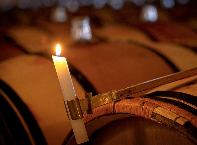 <p><strong>Racking</strong><br />
Racking involves transferring the wine from one cask into another in order to separate the liquid from the deposit (the lees). The repeated process gives an increasingly clear and glittering wine.</p>
