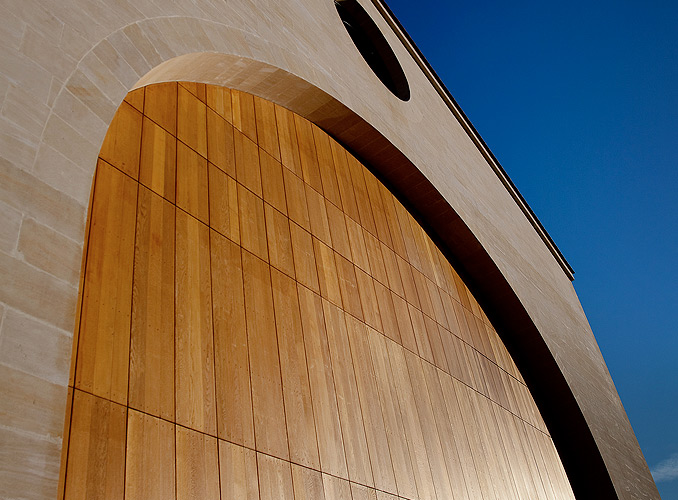 <p>The new Château Mouton Rothschild vat room dominates the vines from a height of 16 metres.</p>
