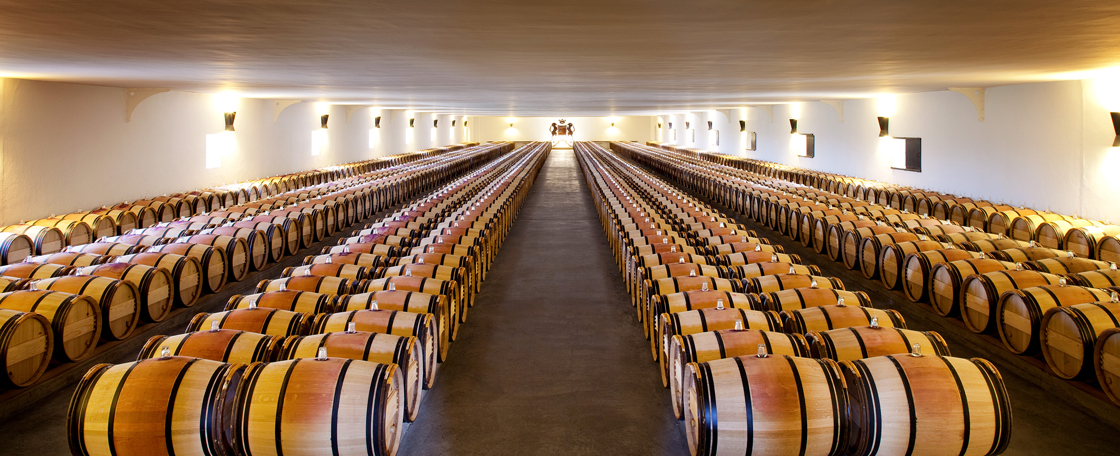 大酒窖可在同一平层容纳1000个橡木桶