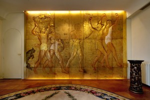 La salle des Dunand a ainsi été baptisée en hommage au célèbre laquiste qui composa vers 1930 une danse des vendanges pour le paquebot Normandie.