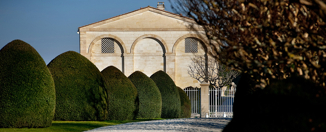 Vue Allee graviers jardins Mouton Rothschild